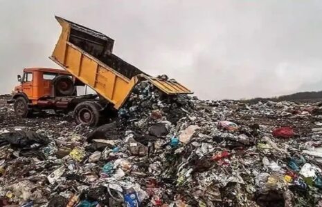 رهاکردن زباله‌ها در منطقه صنعتی کمرد