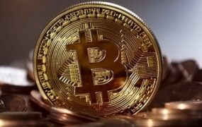 سقوط بزرگ ارزش بیت کوین در یک روز به دلیل رکود اقتصادی ایالات متحده