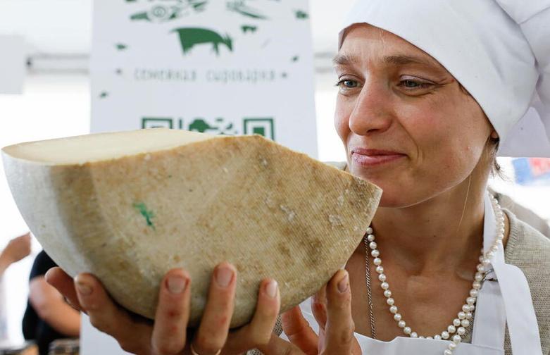 جشنواره سالانه پنیر در روسیه