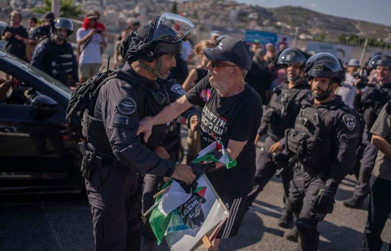 مقابله پلیس اسرائیل با تظاهرات عرب های اسرائیل و فعالان ضدجنگ اسرائیلی