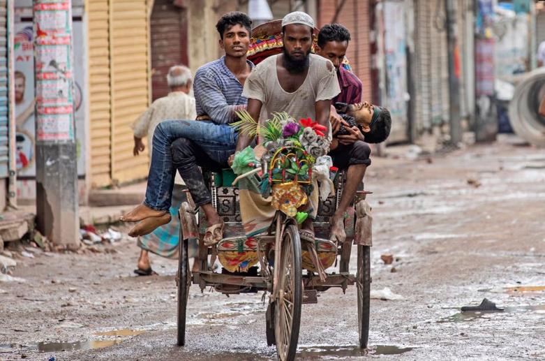 استقرار واحدهای ارتش بنگلادش در خیابان های پایتخت