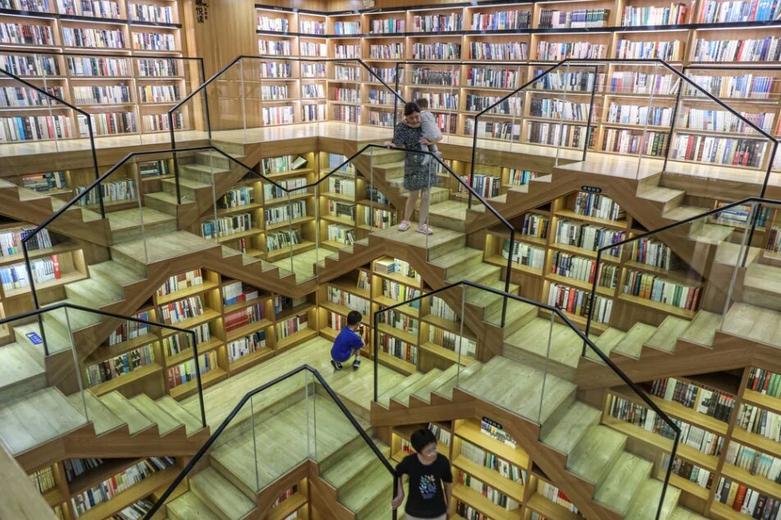 یک کتابفروشی در شهر هانگژو چین