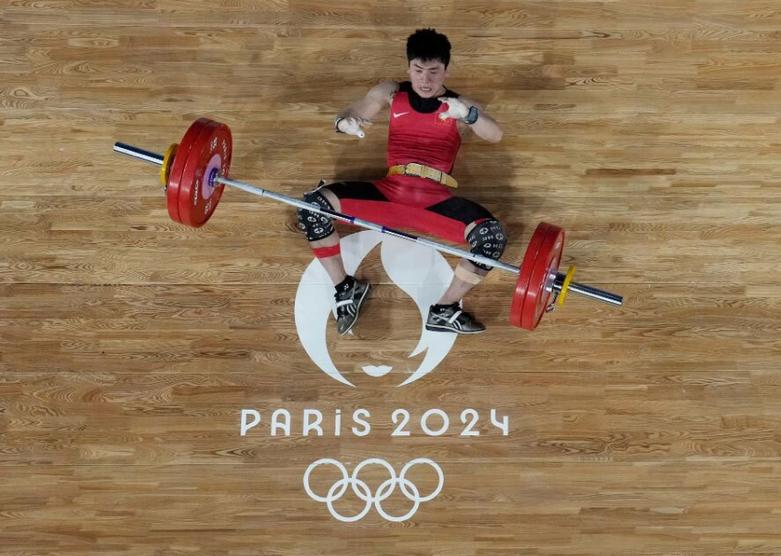 ناکامی وزانه بردار ویتنامی در بلند کردن وزنه