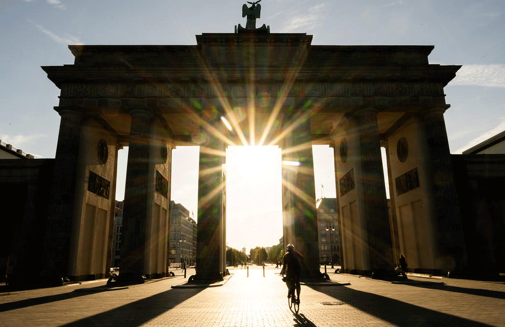 غروب آفتاب تابستانی در شهر برلین آلمان
