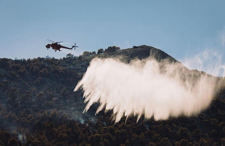 تلاش برای مهار آتش سوزی های گسترده جنگلی