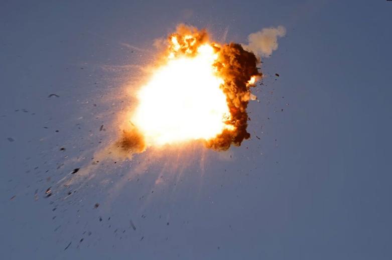 تصویری از لحظه هدف قرار گرفتن یک پهپاد حزب الله لبنان از سوی یک جنگنده اسرائیلی