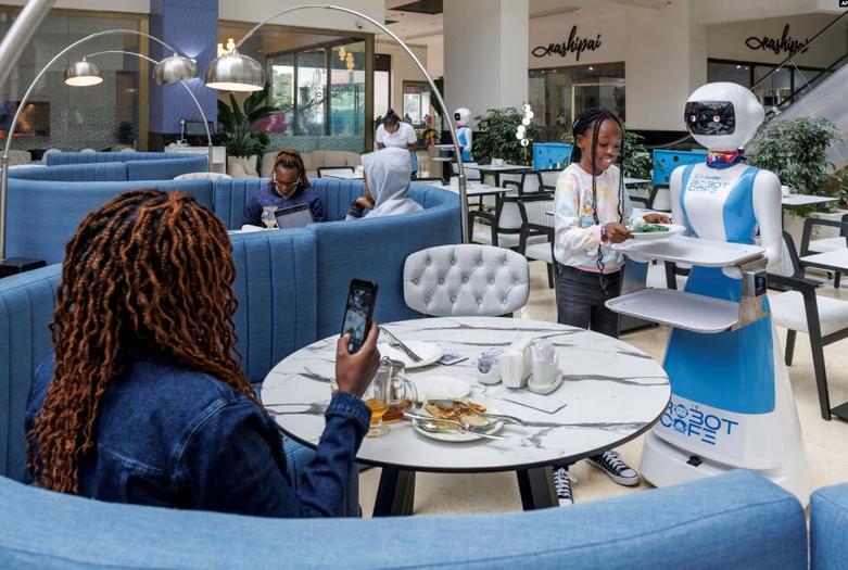 اولین رستوران رباتیک در پایتخت کنیا
