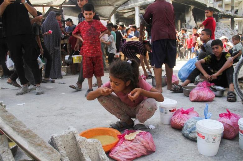 یک مرکز خیریه توزیع غذا در منطقه جبالیا