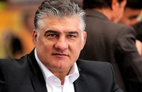 اخراج علیرضا حیدری از برنامه زنده تلویزیون پس از صحبت هایش درباره کیمیا علیزاده/ فیلم