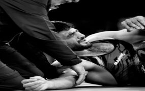 لحظه جا زدن کتف حسن یزدانی وسط تشک