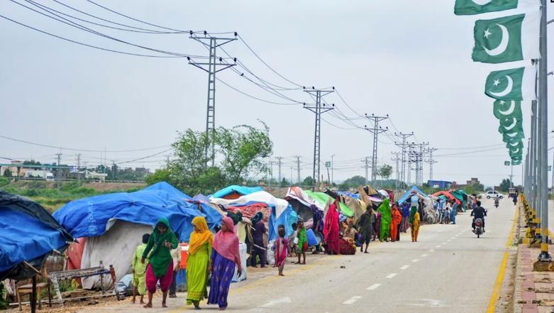 چادرهای اسکان سلیزدگان در شهر حیدرآباد 