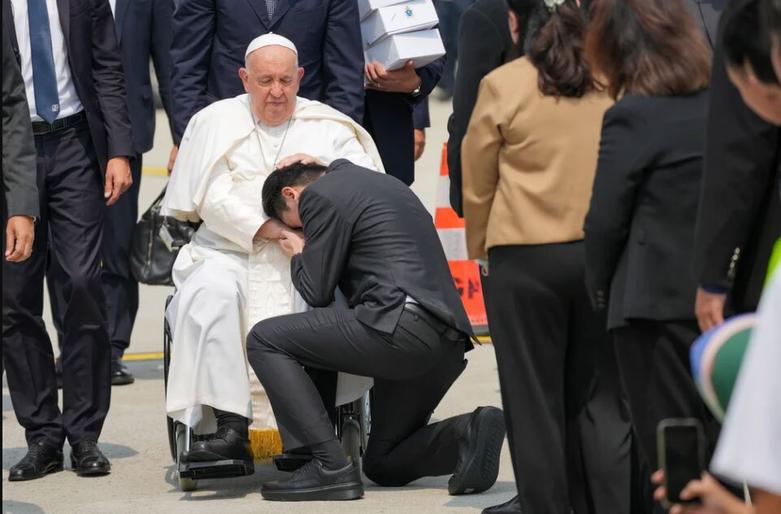 پاپ فرانسیس در سفر اندونزی