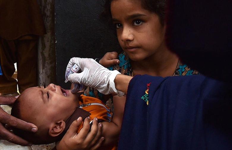 دیدنی های امروز؛ از توفان ویتنام تا جنگ غزه واکسیناسیون فلج اطفال در پاکستان