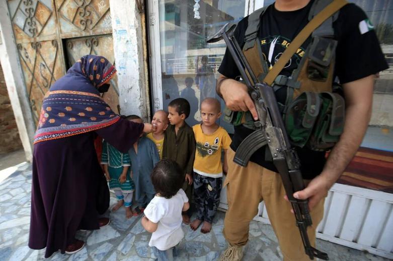 دیدنی های امروز؛ از توفان ویتنام تا جنگ غزه واکسیناسیون فلج اطفال در پاکستان