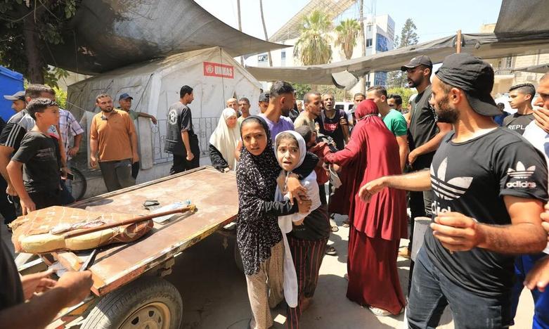 دیدنی های امروز؛ از توفان ویتنام تا جنگ غزه انتقال زخمی های حملات هوایی اسرائیل به بیمارستان