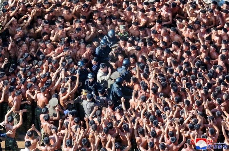 بازدید رهبر کره شمالی از پایگاه آموزشی نیروهای مسلح