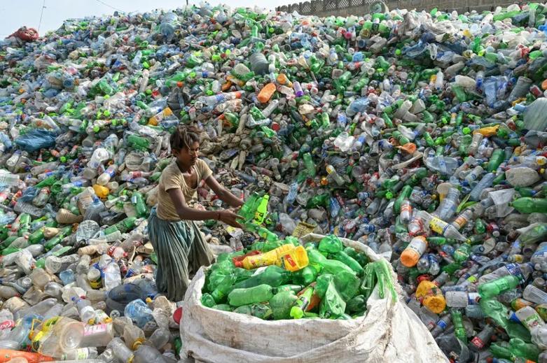 مرکز بازیافت زباله های پلاستیکی