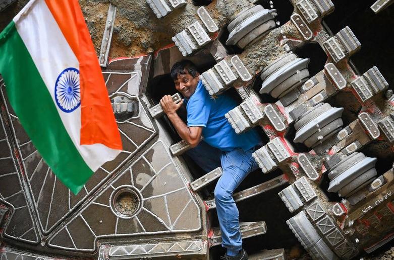 دیدنی های امروز؛ از جشن میلاد پیامبر اسلام (ص) تا تشییع شهدای تروریسم دیجیتال در لبنان