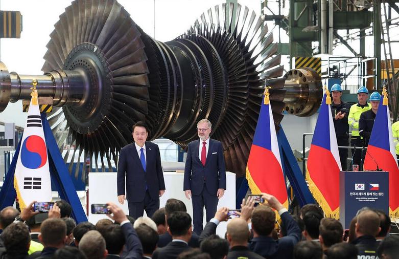 رئیس جمهوری کره جنوبی و نخست وزیر جمهوری چک