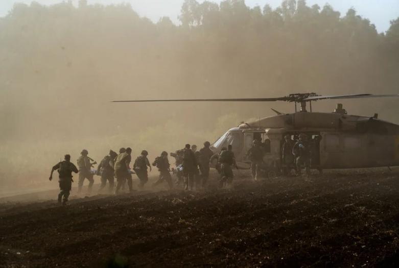 انتقال نظامیان کشته و مجروح اسرائیلی ناشی از حمله راکتی لبنان به شمال فلسطین
