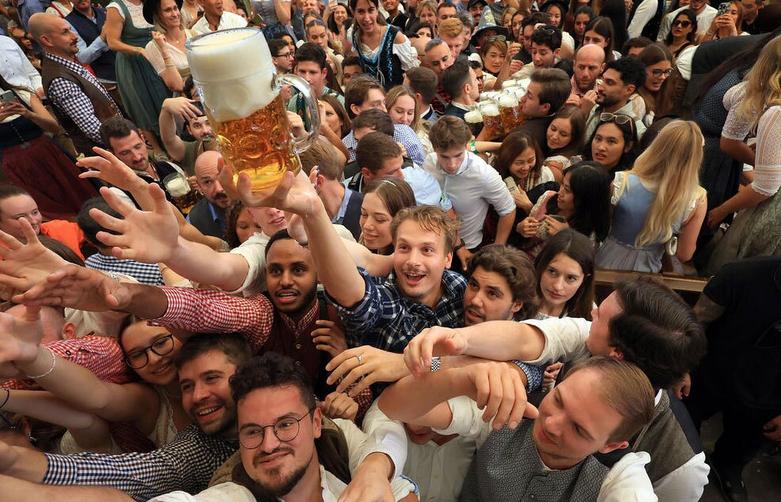 دیدنی های امروز؛ تشدید تنش بین اسرائیل و حزب الله آغاز جشنواره "اکتبر فِرست" در ایالت باواریا آلمان