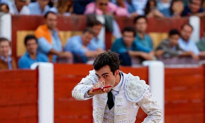 برگزاری گاوبازی در جشنواره سنتی" سن ماتئو" در اسپانیا