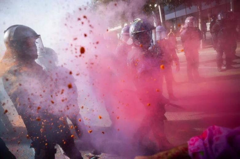 تظاهرات کنندگان در جریان اعتراض به بحران مسکن