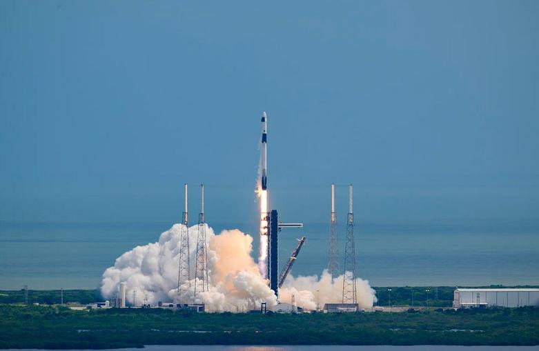 یک موشک "فالکون 9 " متعلق به شرکت "اسپیس ایکس"