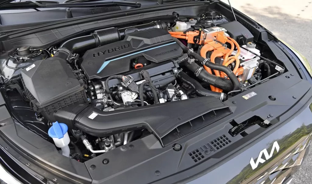 سدان لوکس کیا با نام تجاری K8 به ایران می آید/ مشخصات و تصاویر کوشاخودرو کیا K8 را وارد کشور میکند