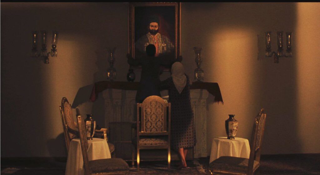 ‏پیدا کردن فیلم شطرنج باد در یک عتیقه فروشی