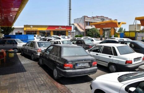 صف‌های طولانی پمپ بنزین، قطع مکرر آب و برق با ورود مسافران به گیلان