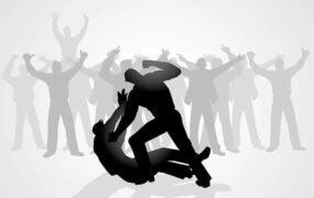 مصدومیت کارگر نزاع و درگیری