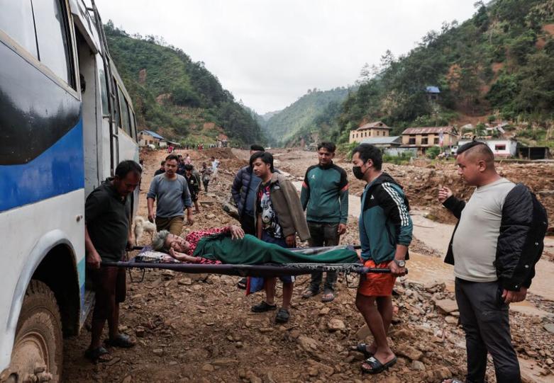 امدادرسانی به سیلزدگان در نپال