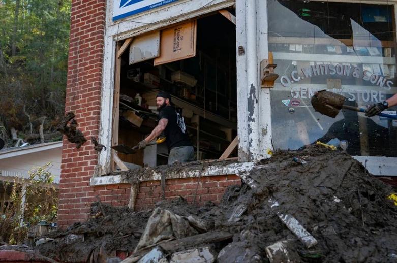 خسارات توفان هلن در ایالت کارولینای شمالی 