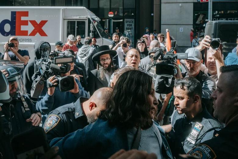 حمله یک حامی اسرائیل به تظاهرات حامیان فلسطین