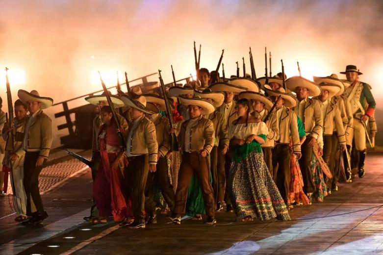 دیدنی های امروز؛ از آوارهای بیروت تا جشنواره هندوها جشن های دویستمین سالگرد تاسیس جمهوری مکزیک