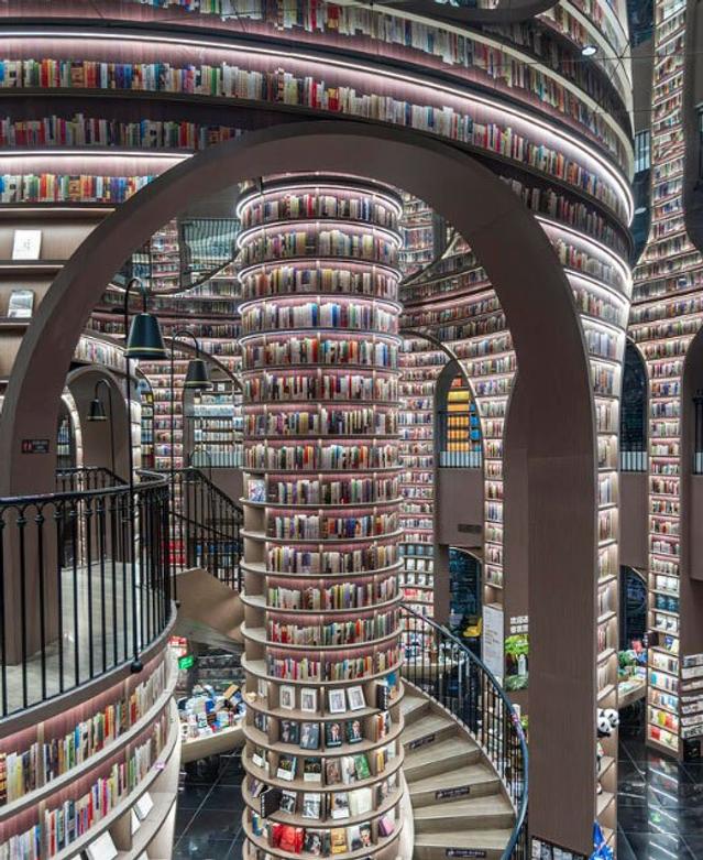 یک کتابفروشی در چنگدو چین