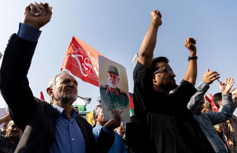 مراسم تشییع پیکر سردار شهید عباس نیلفروشان