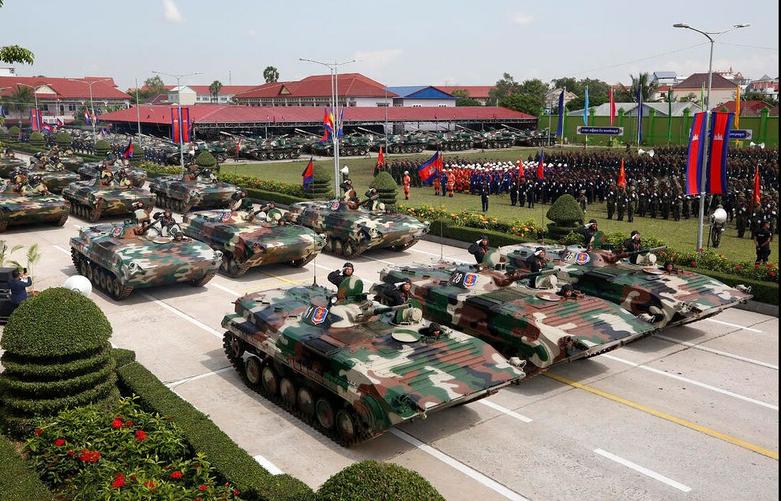 رژه نظامی در پایتخت کامبوج