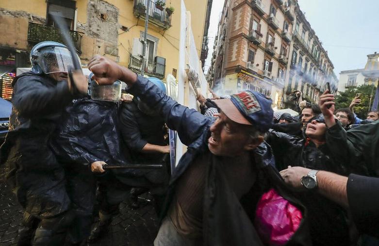 حامیان فلسطین در شهر ناپل ایتالیا 