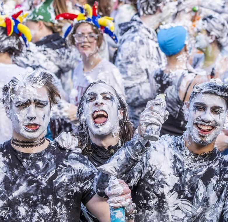 جشن کف بازی در دانشگاهی در اسکاتلند