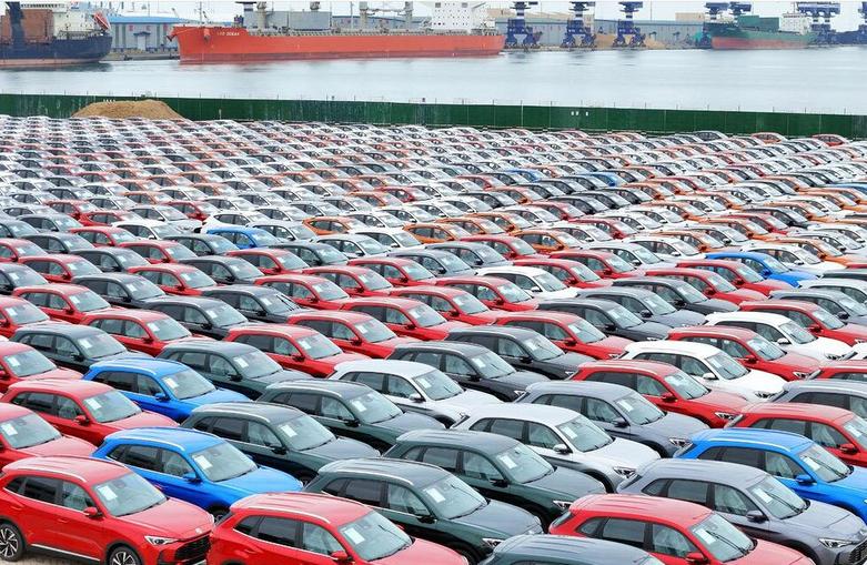 خودروهای صادراتی چینی در بندر "یانتای"