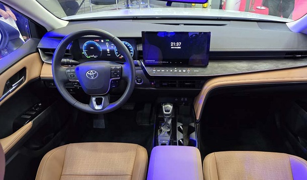 تویوتا کمری 2025