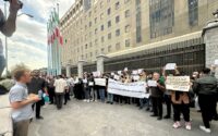 تجمع دانشجویان معترض مقابل مجلس شورای اسلامی