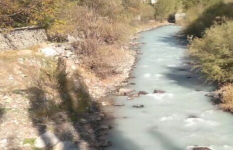 رنگ آب رودخانه کرج تغییر کرد/ پای آزادراه تهران-شمال در میان است/ فیلم