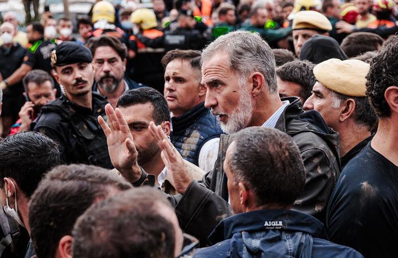 گِل مالی شدن ملکه اسپانیا