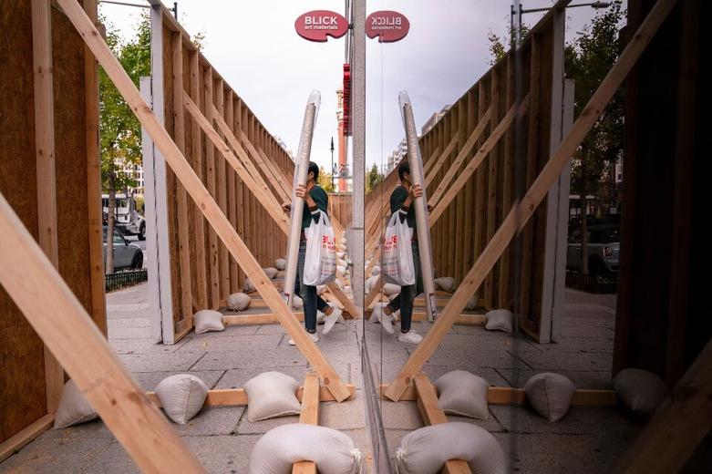 درست کردن موانع در اطراف کاخ سفید