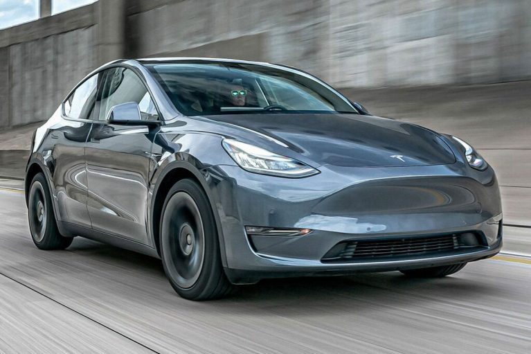 تسلا مدل Y استاندارد