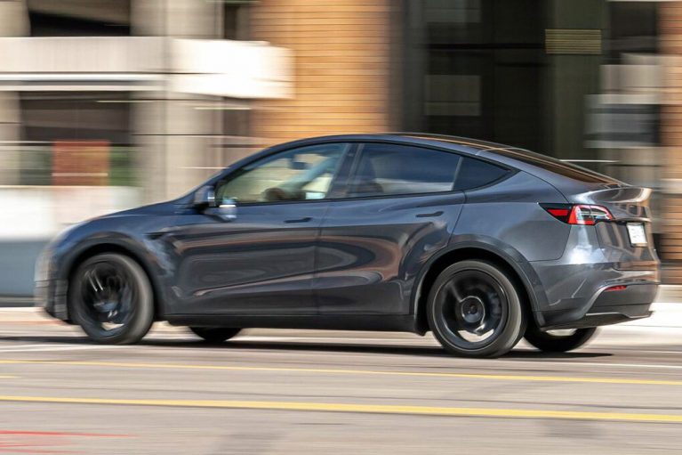 تسلا مدل Y استاندارد