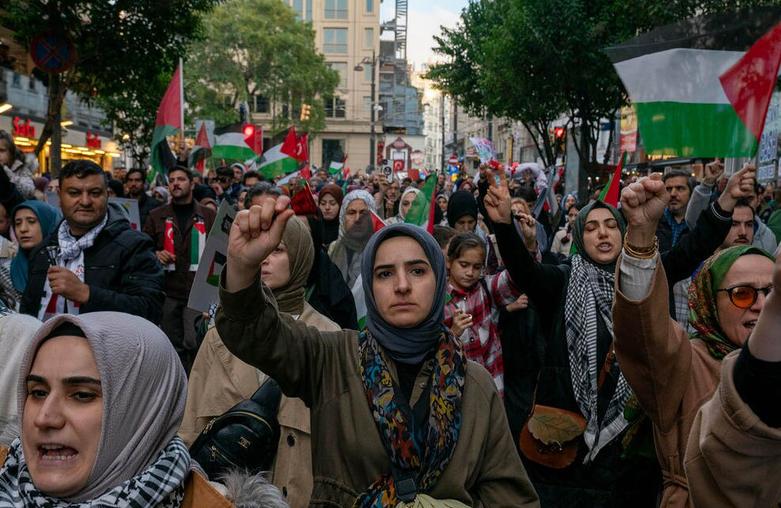 دیدنی های امروز؛ از تظاهرات ضد ترامپ در آمریکا تا اعتراضات ضد نتانیاهو در اسرائیل تظاهرات حامیان فلسطین در استانبول